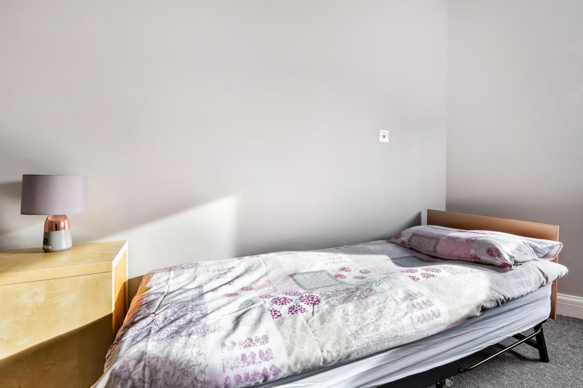 Spacious 2 Bed 2 Bath Apartment With Free Parking For 2 Cars And Underground Station Zone 2 For Quick Access To Central London Up To 10 Guests Exterior foto