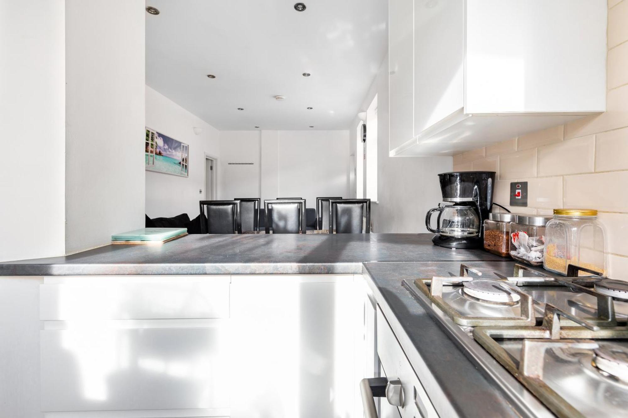 Spacious 2 Bed 2 Bath Apartment With Free Parking For 2 Cars And Underground Station Zone 2 For Quick Access To Central London Up To 10 Guests Exterior foto