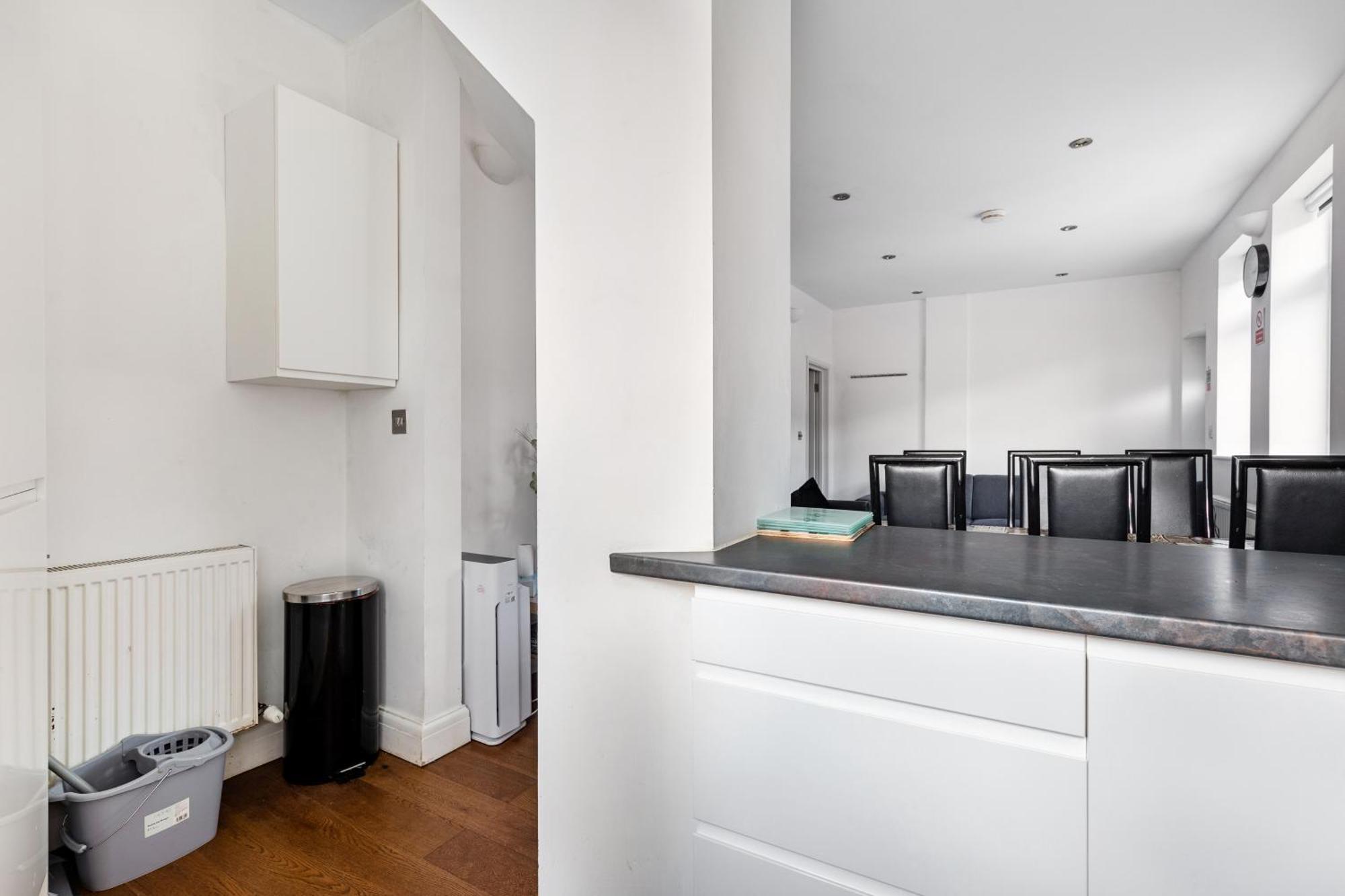 Spacious 2 Bed 2 Bath Apartment With Free Parking For 2 Cars And Underground Station Zone 2 For Quick Access To Central London Up To 10 Guests Exterior foto