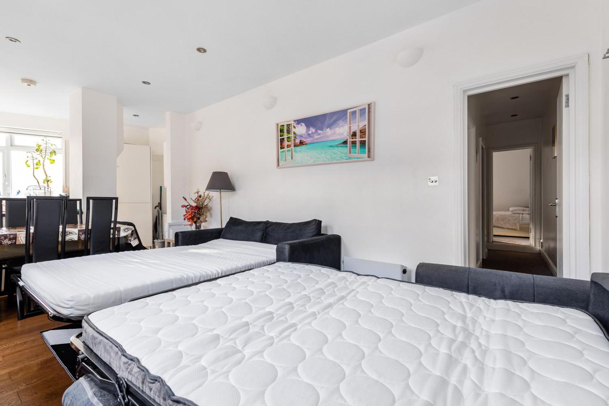 Spacious 2 Bed 2 Bath Apartment With Free Parking For 2 Cars And Underground Station Zone 2 For Quick Access To Central London Up To 10 Guests Exterior foto